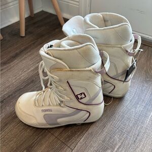 Women's Morrow Snowboarding Boots Size 7.5